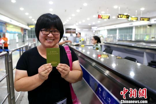 大陆一次有效台胞证口岸扩至100个 台胞点赞办证便捷高效