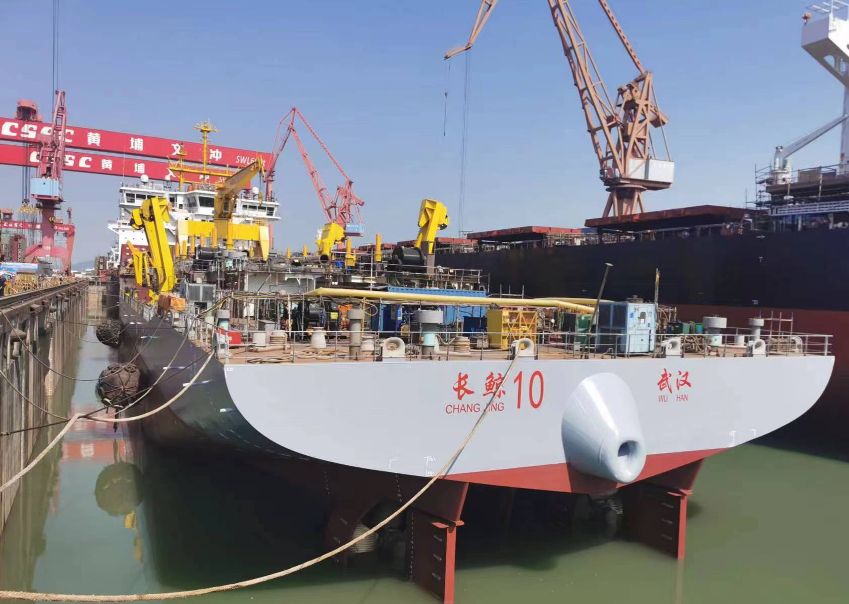 我国自主研发超大型耙吸挖泥船“通浚”轮海试成功