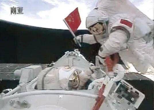 新华时评|航天员安全往返天地间,中国载人航天值得期待!