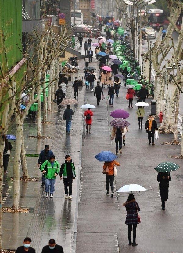 中国北方遭遇大范围沙尘天气