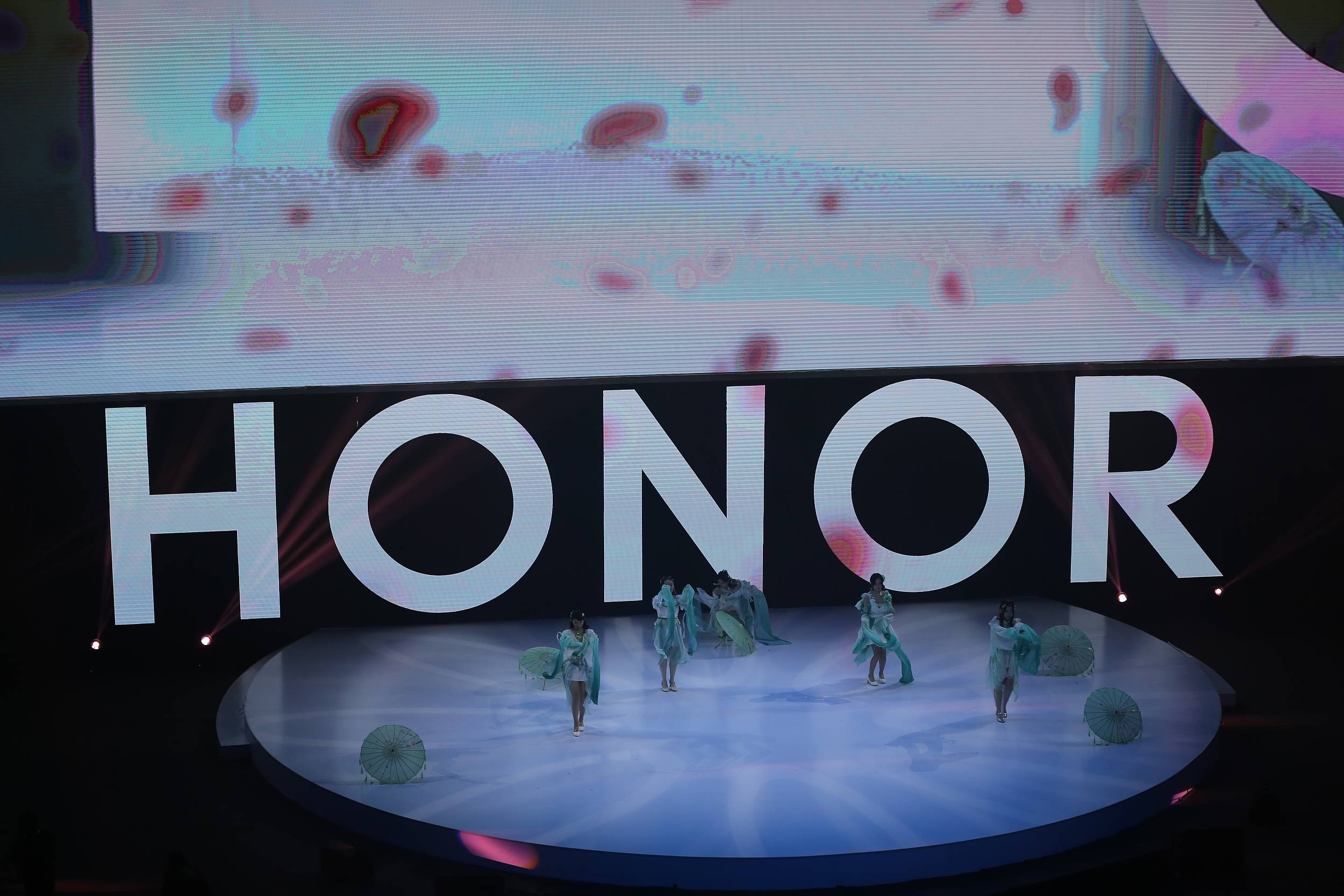 华锋股份:控股股东和实控人 拟均变更为陈运