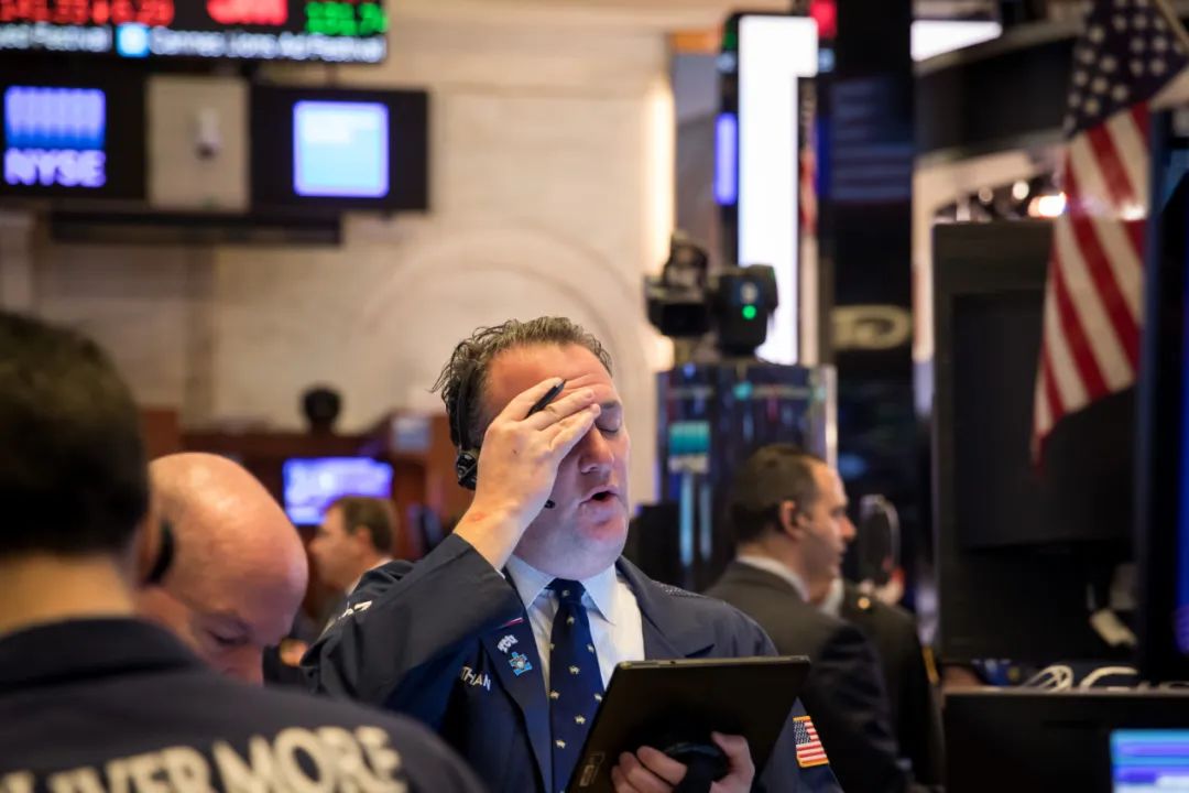 深夜暴跌!“特朗普概念股”,多次熔断!