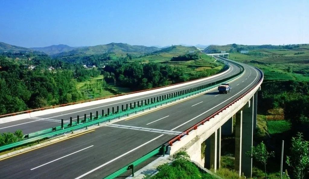 前11月重庆完成超7300公里农村公路安防工程