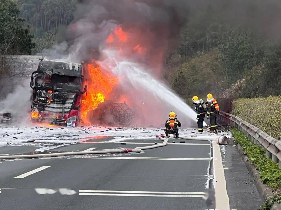 韩国忠清南道泰安郡一火电厂传来爆炸声并起火