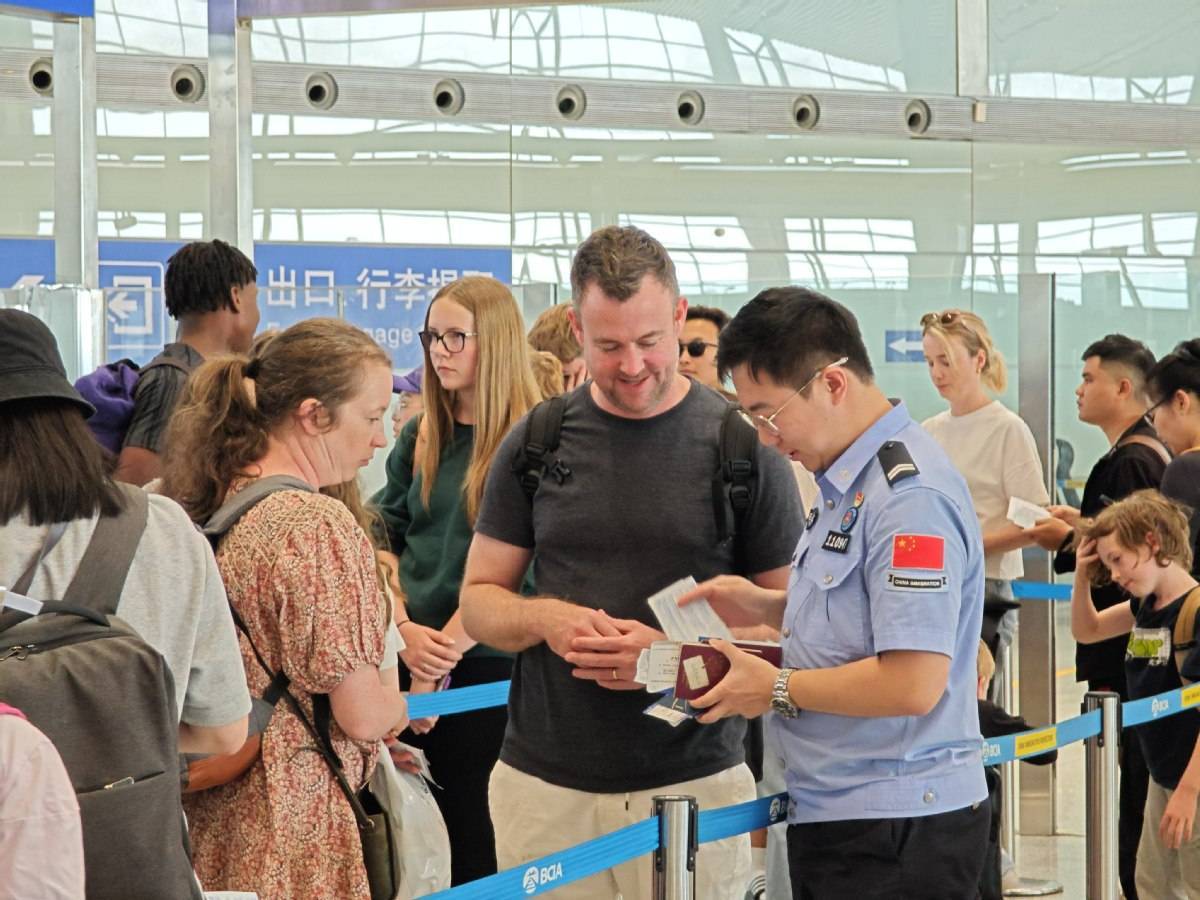 河南今年入境外国人超10万人次 免签入境占比近八成