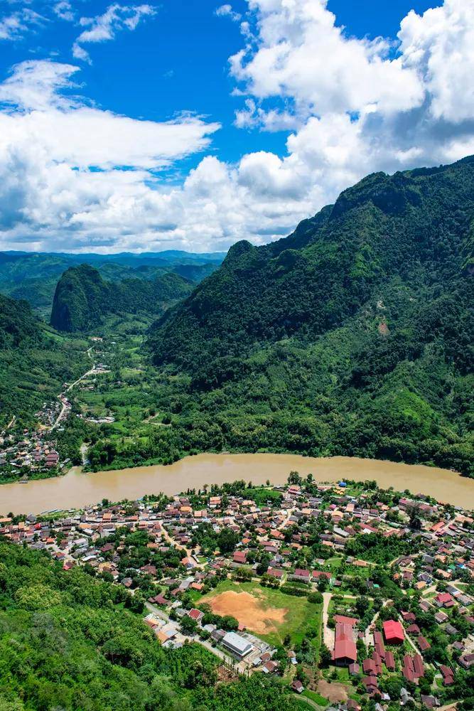 老挝首条高速公路通车五周年 服务社会车辆超2725万辆次