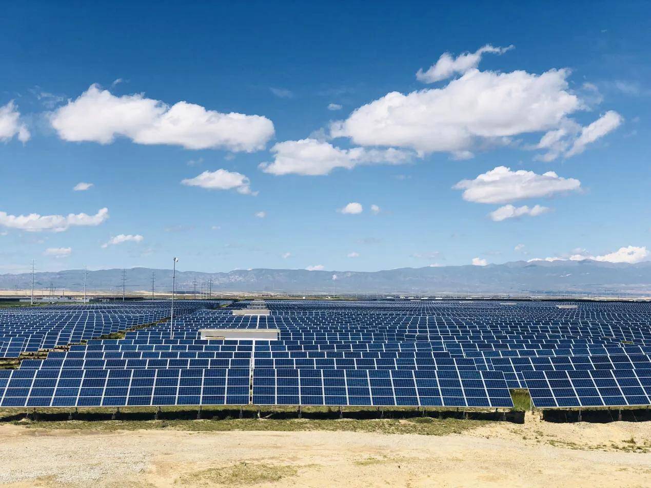 “沙戈荒”上打造“超级空气充电宝”