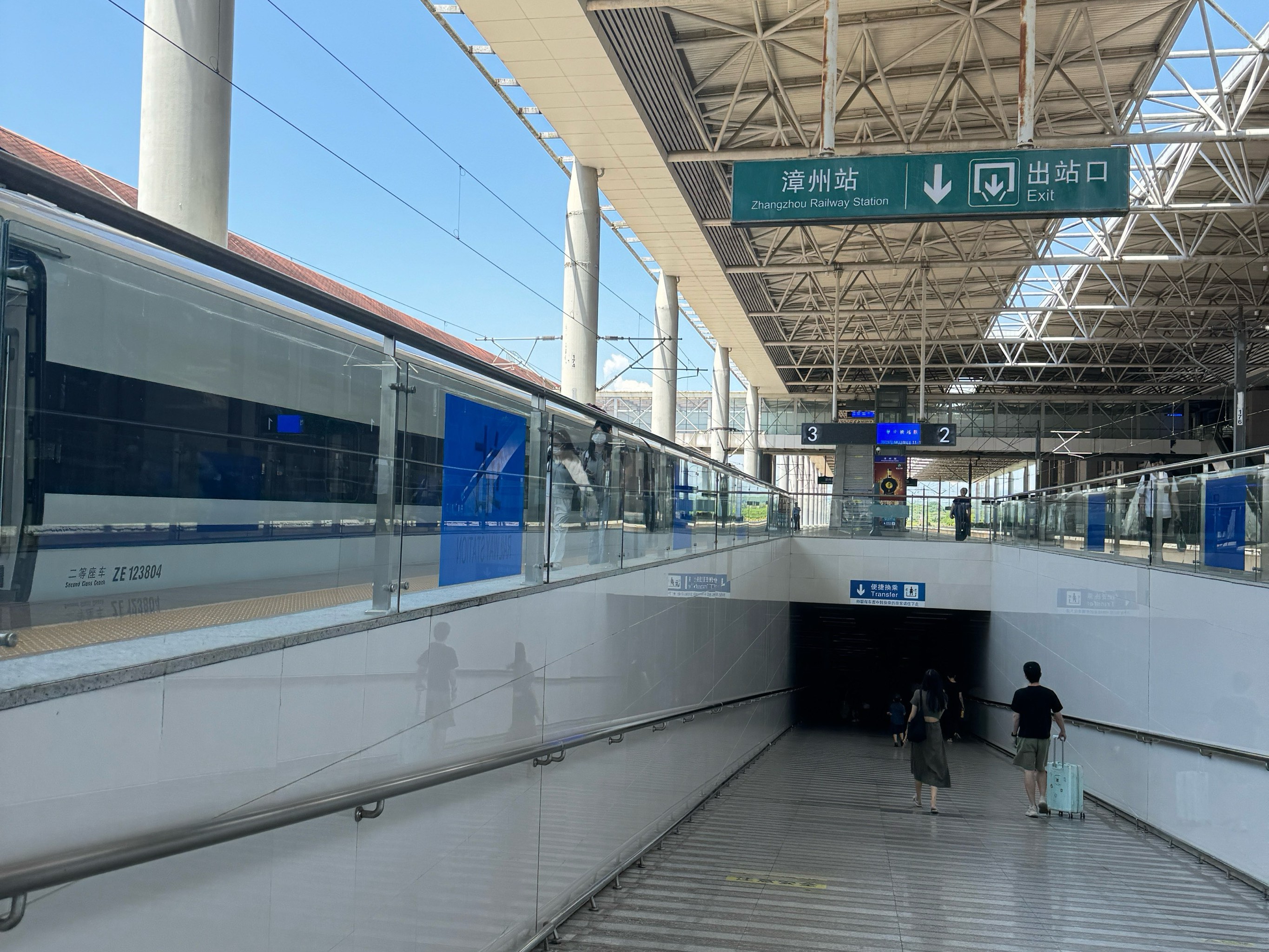 超聚变海陆空重卡超充示范站在福建正式投入运营