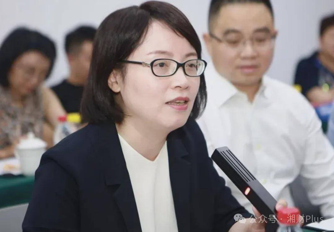 重庆农村商业银行被罚870万，女副行和首席审贷官被终身禁业