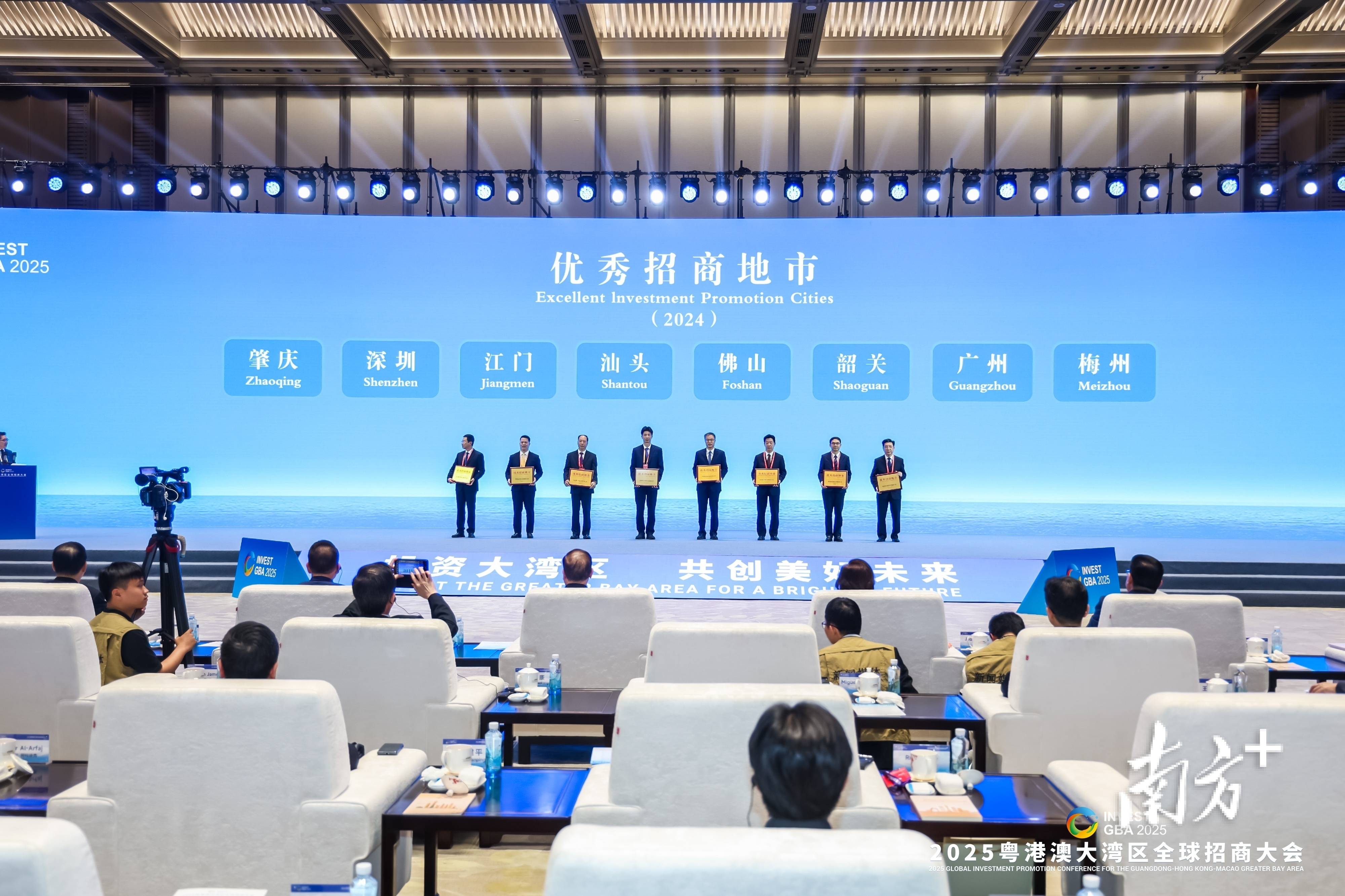 人保伴您前行,人保财险 _2025-2030年中国沿海运输产业:粤港澳大湾区与海南自贸港联动发展