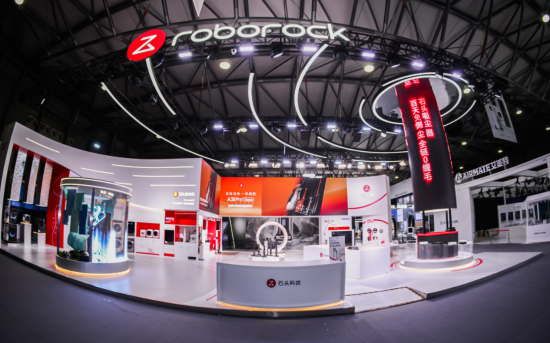 爬楼扫地机器人亮相CES，石头科技推动家庭具身智能新阶段