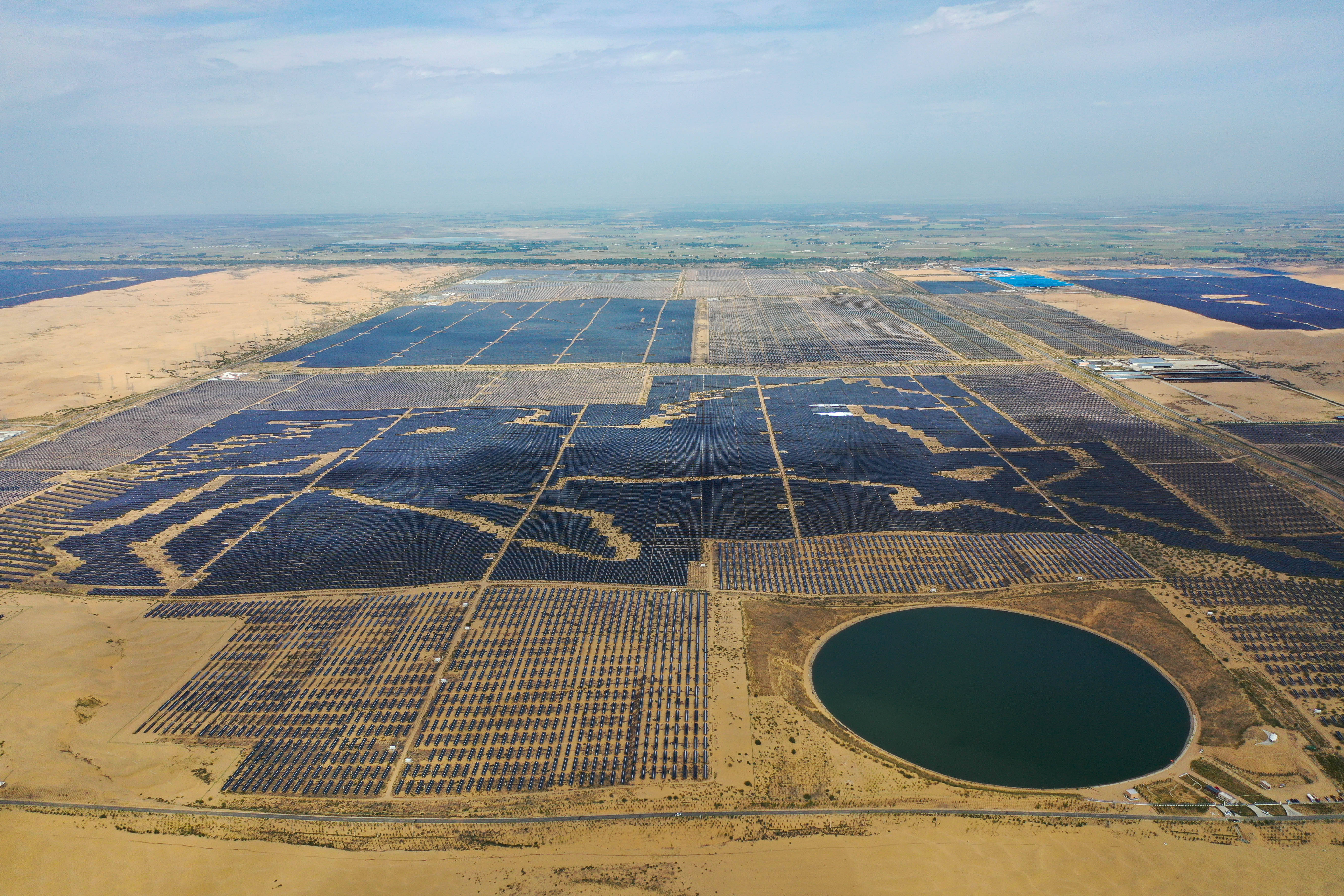 隆基绿能在鄂尔多斯成立新公司 含太阳能发电相关业务