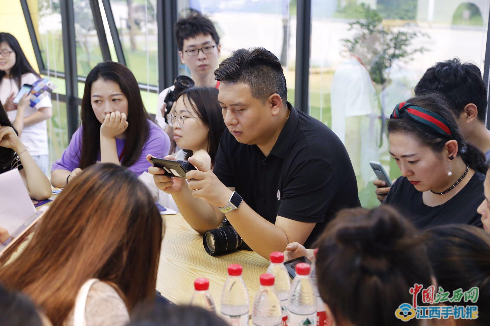 同兴达：公司对子公司实际担保总额约24.82亿元