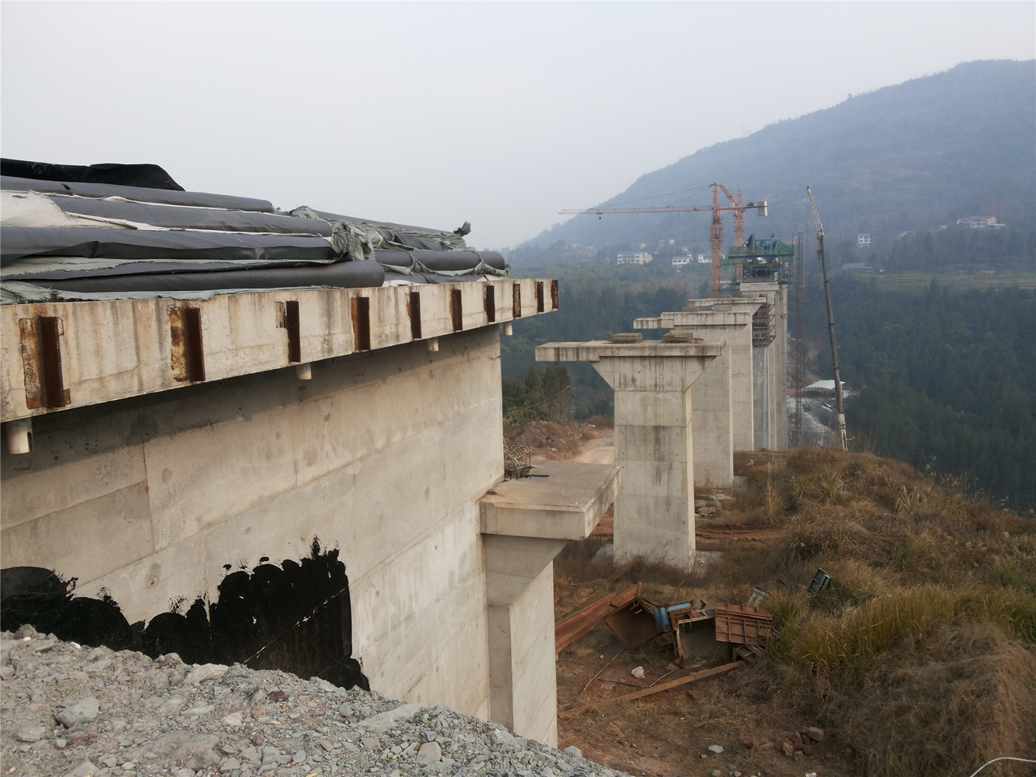 祥和实业：与中铁十五局签订4310.41万元合同