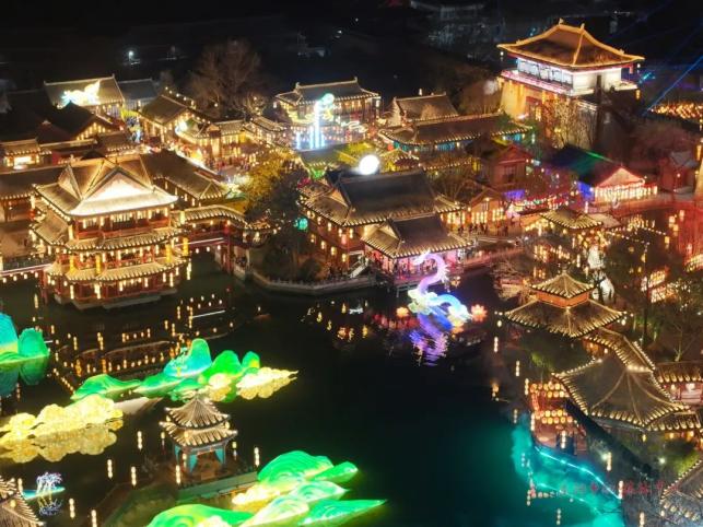 浙江横店上元灯会燃灯迎春 影视IP将赋能春节文旅消费