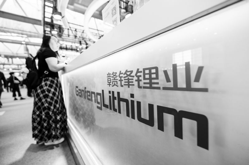 中国中免:拟收购DFS大中华区旅游零售业务相关股权及资产