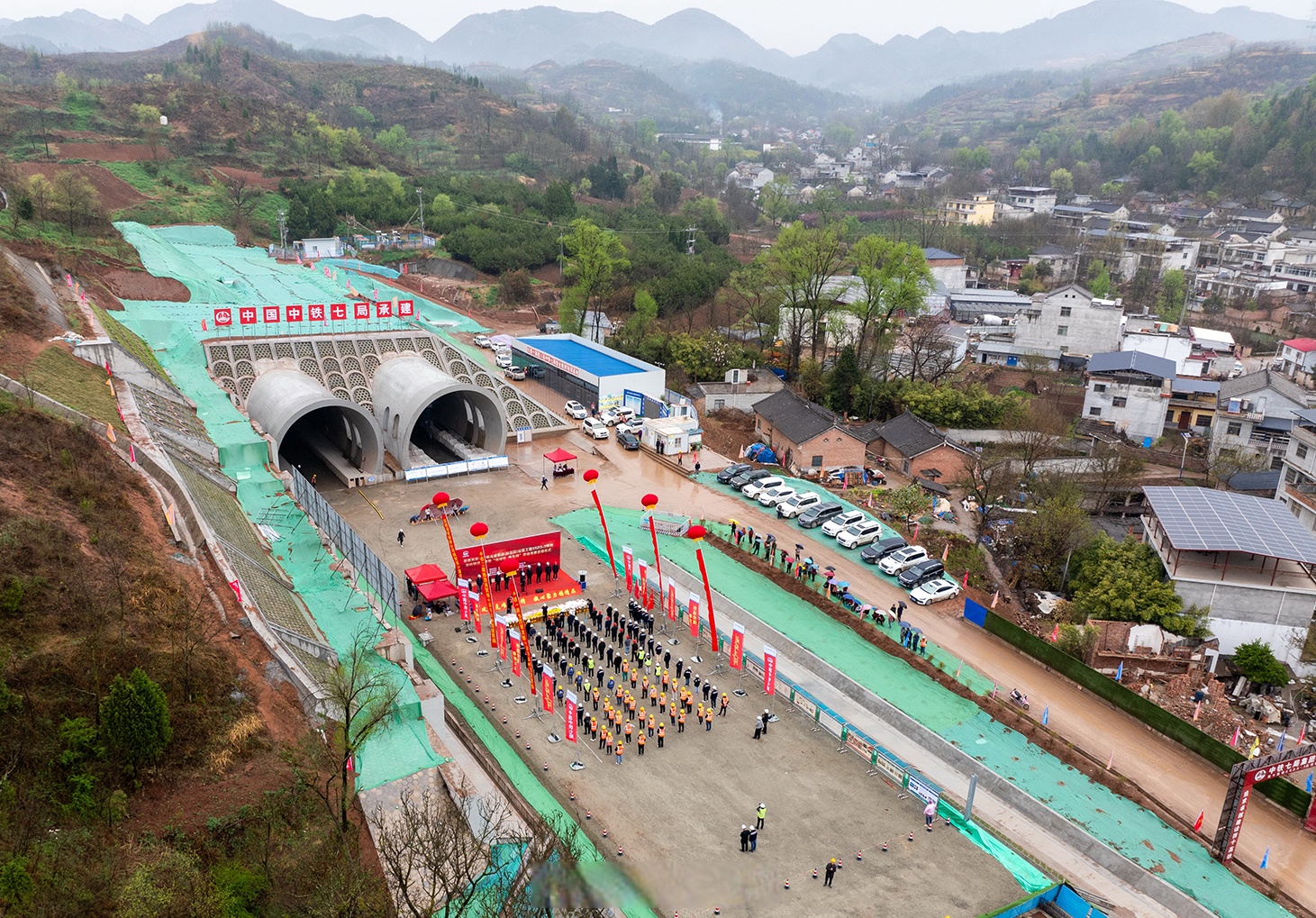 西渝高铁高升一号隧道贯通