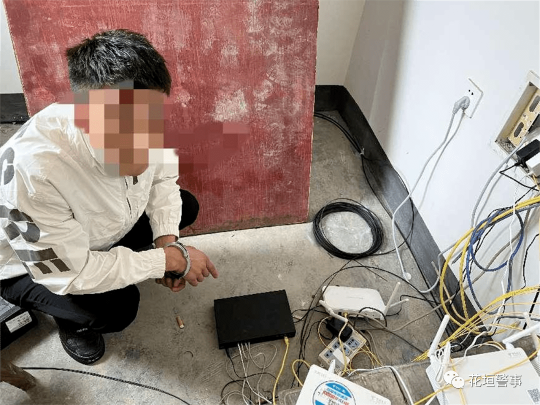 虚构高薪职位诱骗培训费 成都警方对8人采取刑事拘留强制措施