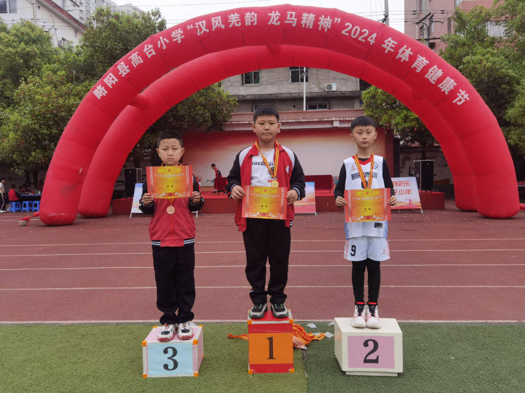 重庆市政协委员建议:小小羽毛球“打”出体育大产业