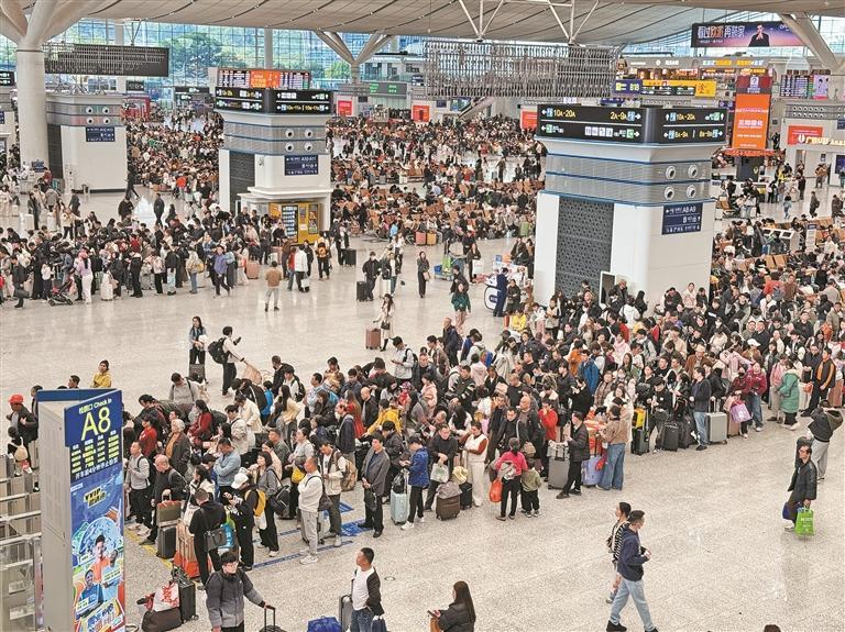 深圳机场春运日均运送旅客预计近20万人次