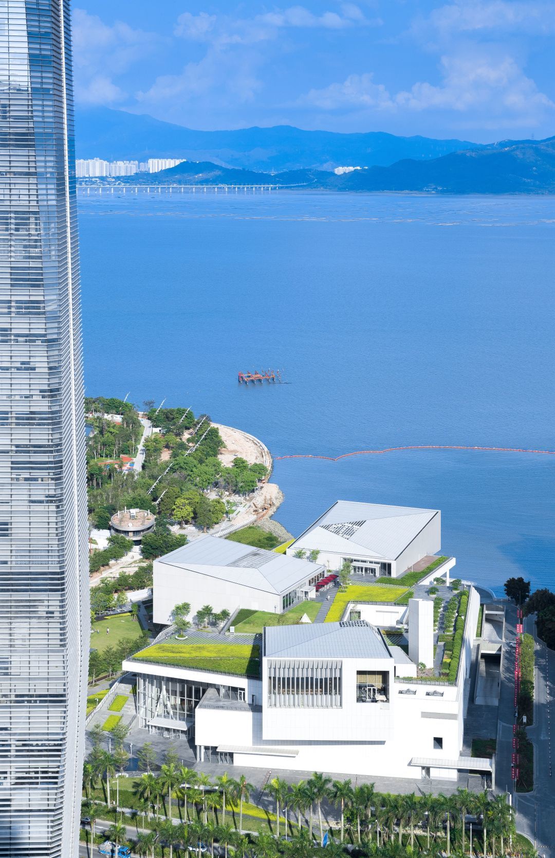 220辆国产客车从扬州港“登”船出海启程赴阿尔及利亚