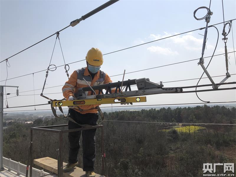 唐源电气获得发明专利授权：“基于3D成像技术的接触网分段绝缘器识别方法和装置”