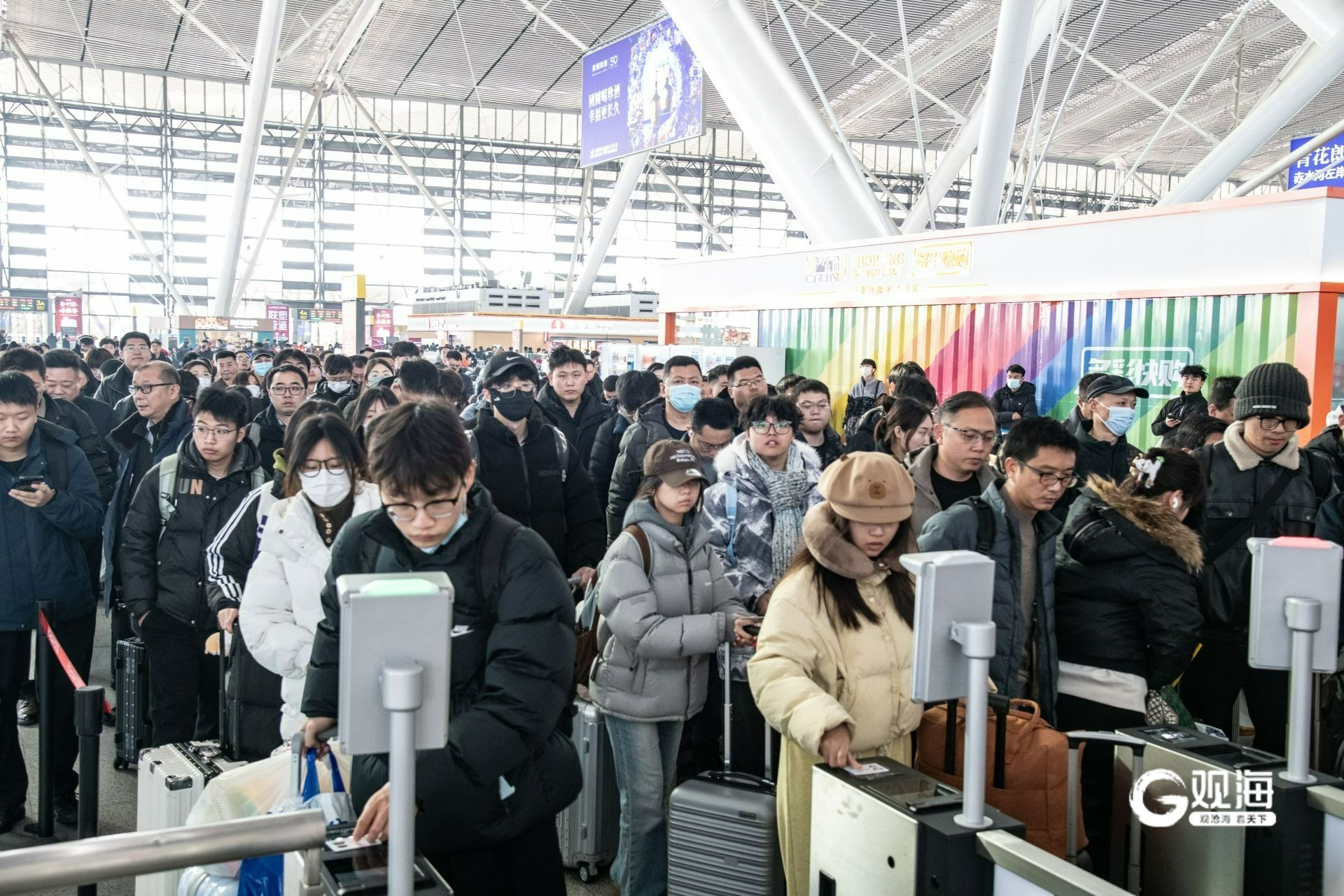 （新春见闻）中国海拔最高铁路客运站首迎春运