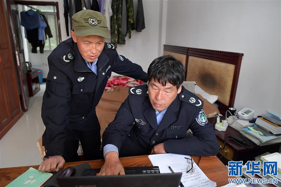 (新春走基层)述评:一张“全村福”为什么让网友动容?