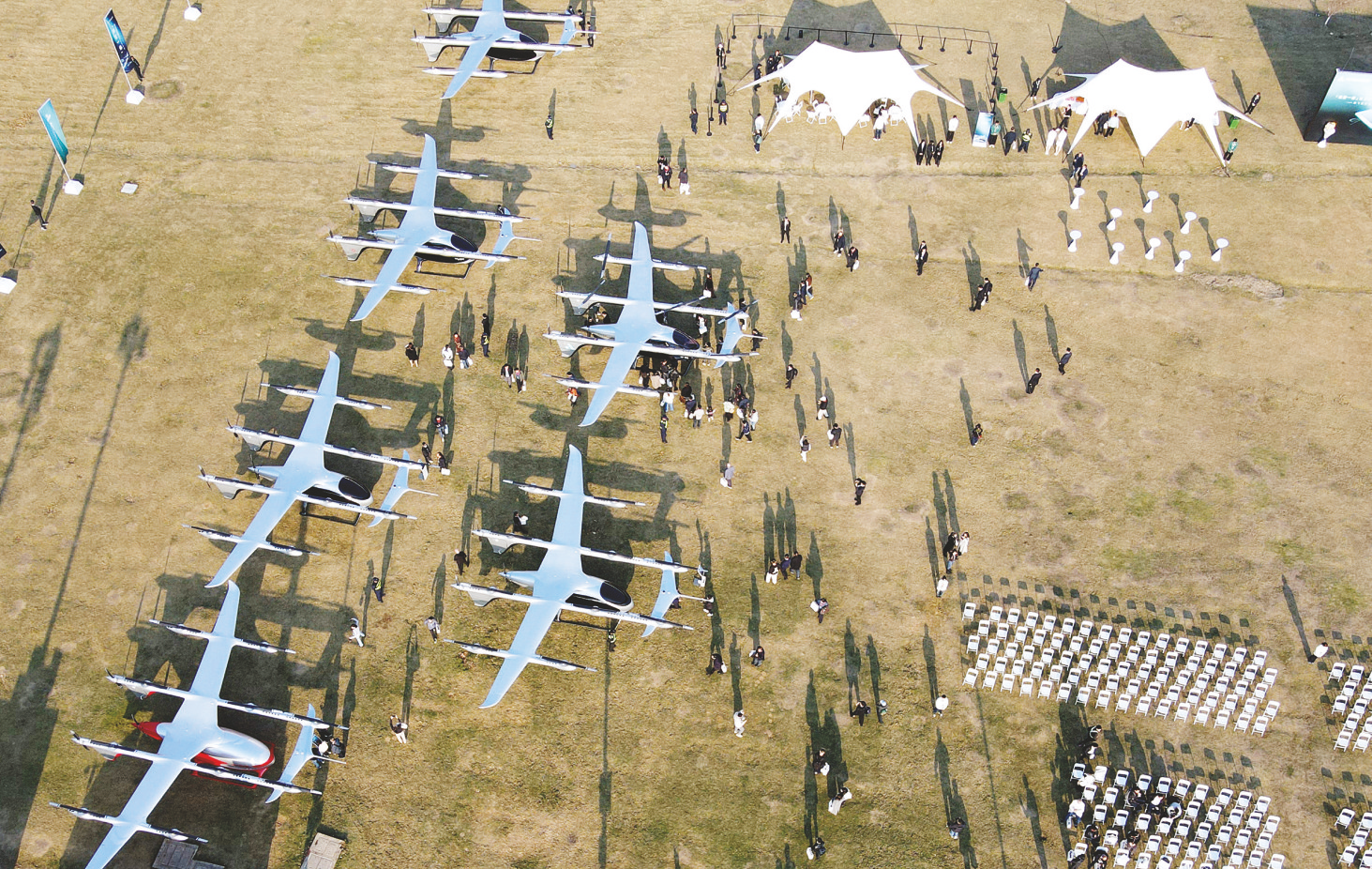 低空经济“飞进”春晚：峰飞航空全球首个eVTOL水上机场亮相