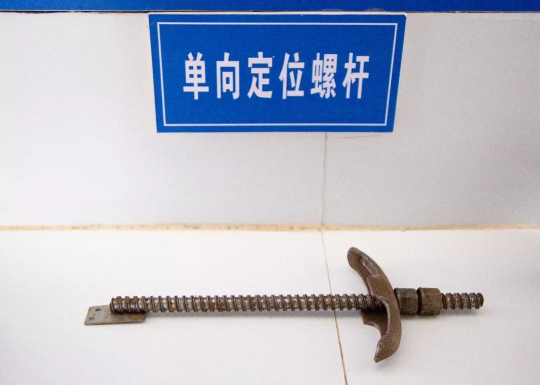 中铁工业获得发明专利授权:“面向工业场景的大模型轻量化与边缘推理加速方法和装置”