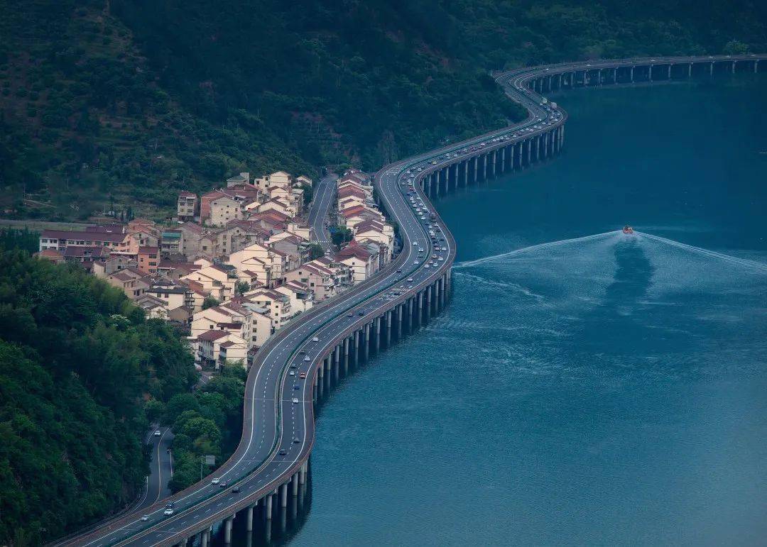 人保服务 ,拥有“如意行”驾乘险，出行更顺畅！_2026年绿色建筑行业未来发展趋势及投资战略研究