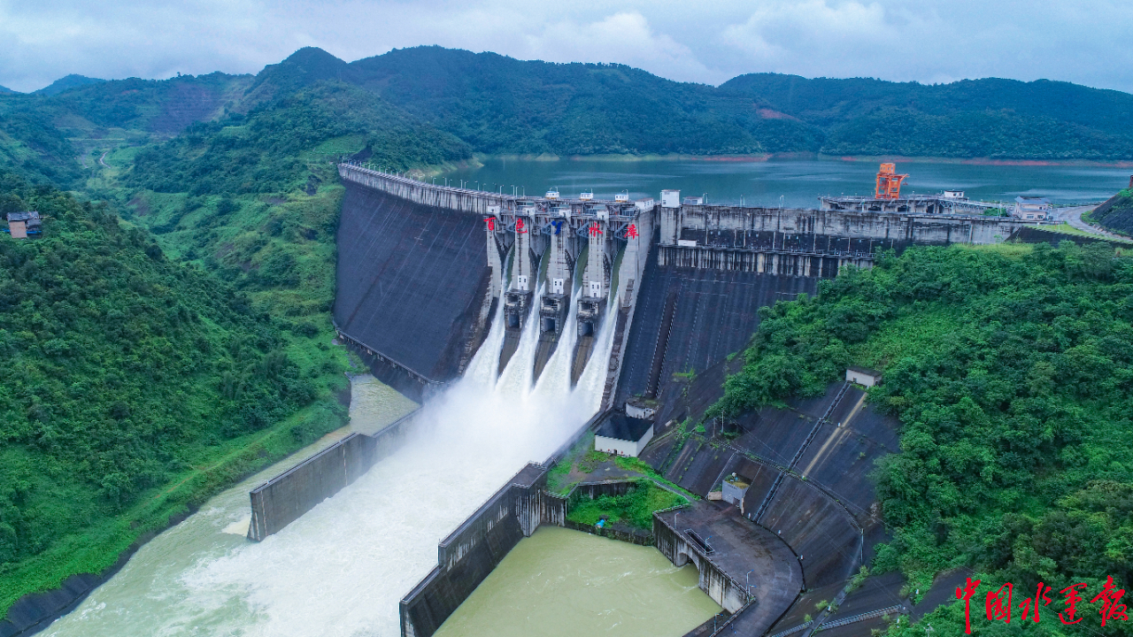 西江黄金水道复工忙：正月初七过闸船舶同比增八成