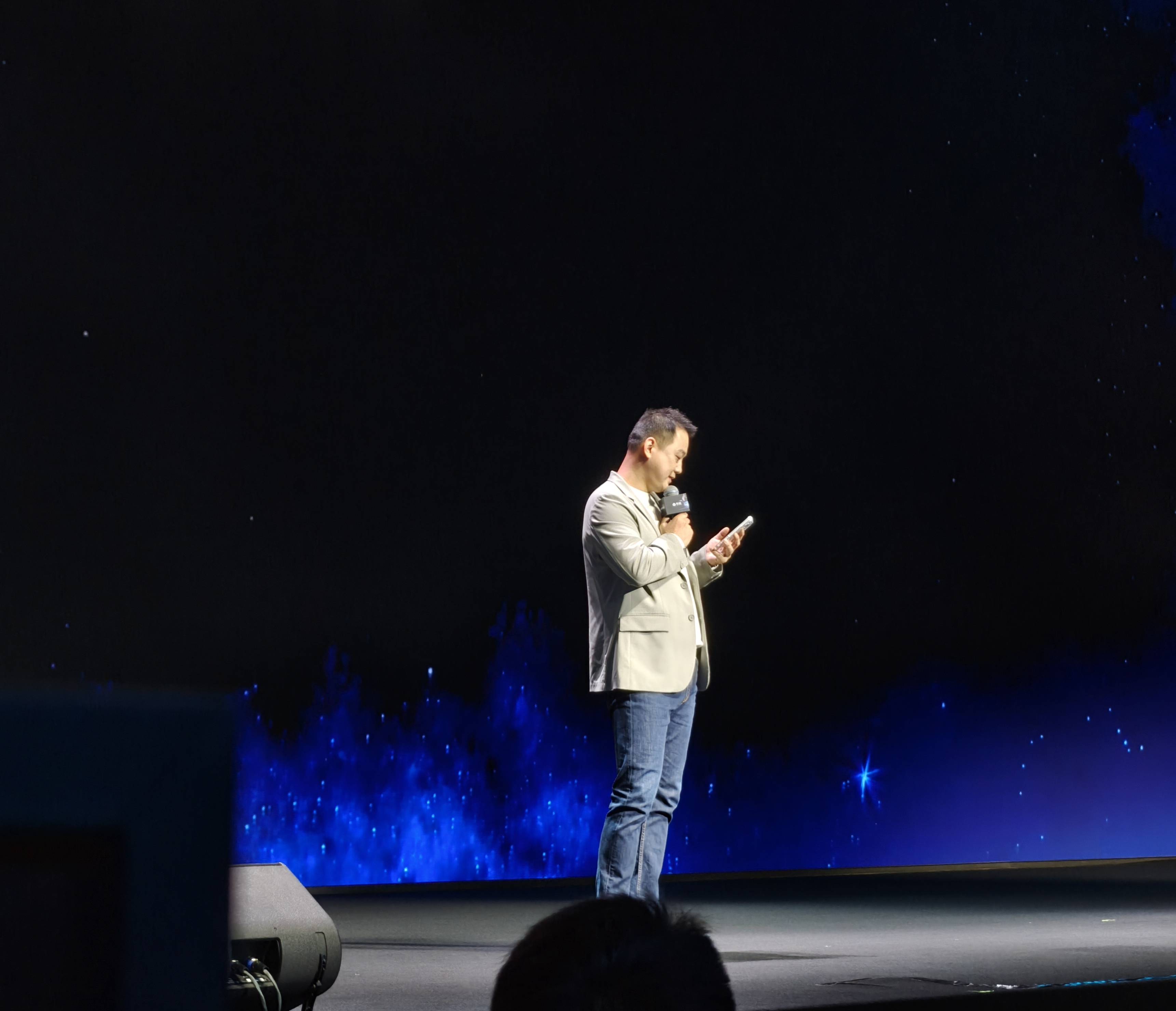 千问AI眼镜首次亮相