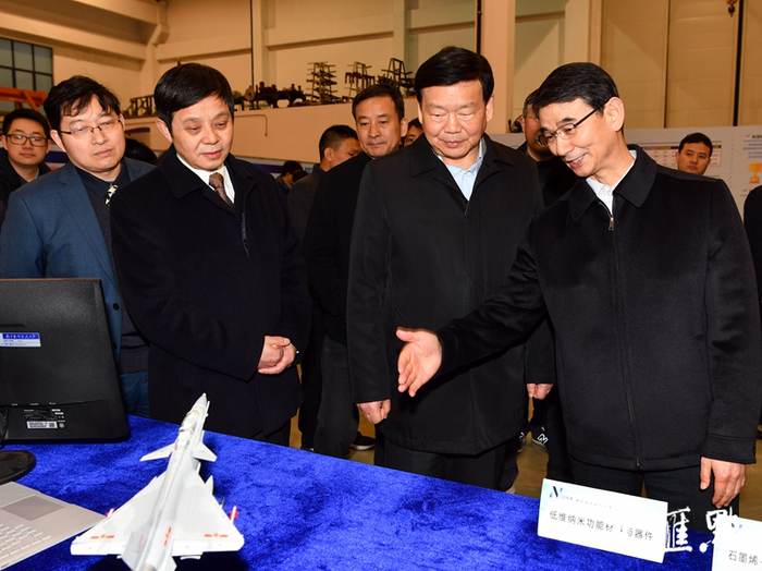 (全国两会)娄勤俭以三个“非常”点赞国产人形机器人