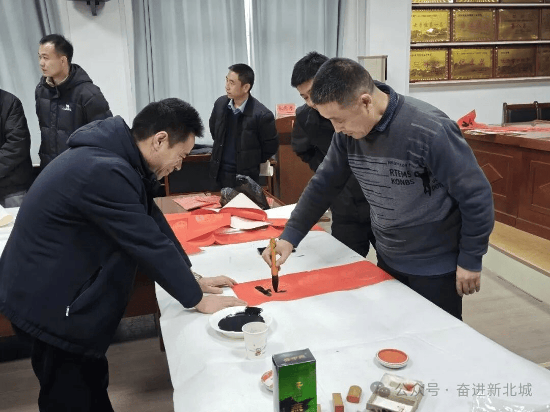 （乡村行・看振兴）太湖南岸“水上春耕”忙 一只白玉蟹托起乡村共富梦