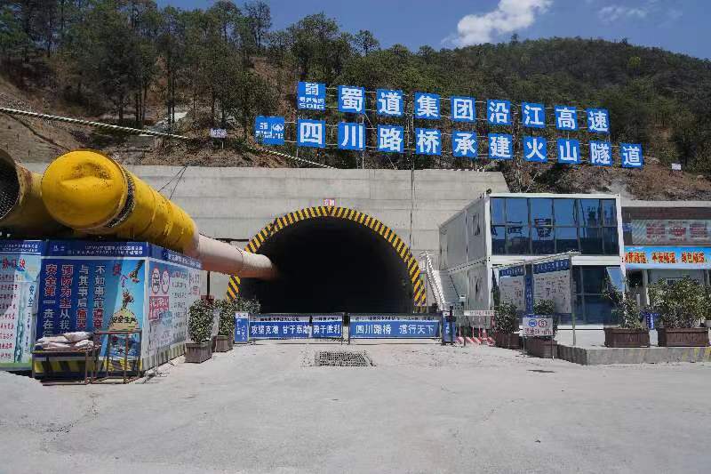 四川港投谢敬远被查,甘于被“围猎”