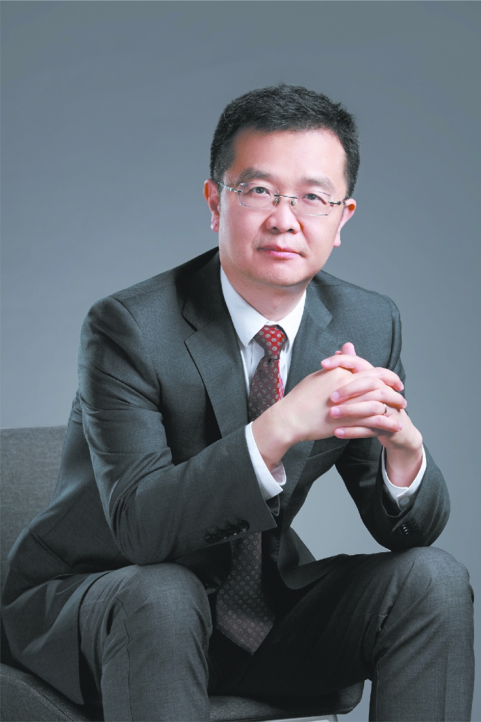 广发基金百亿老将卸任副总，明星产品业绩承压，投研转型承压前行