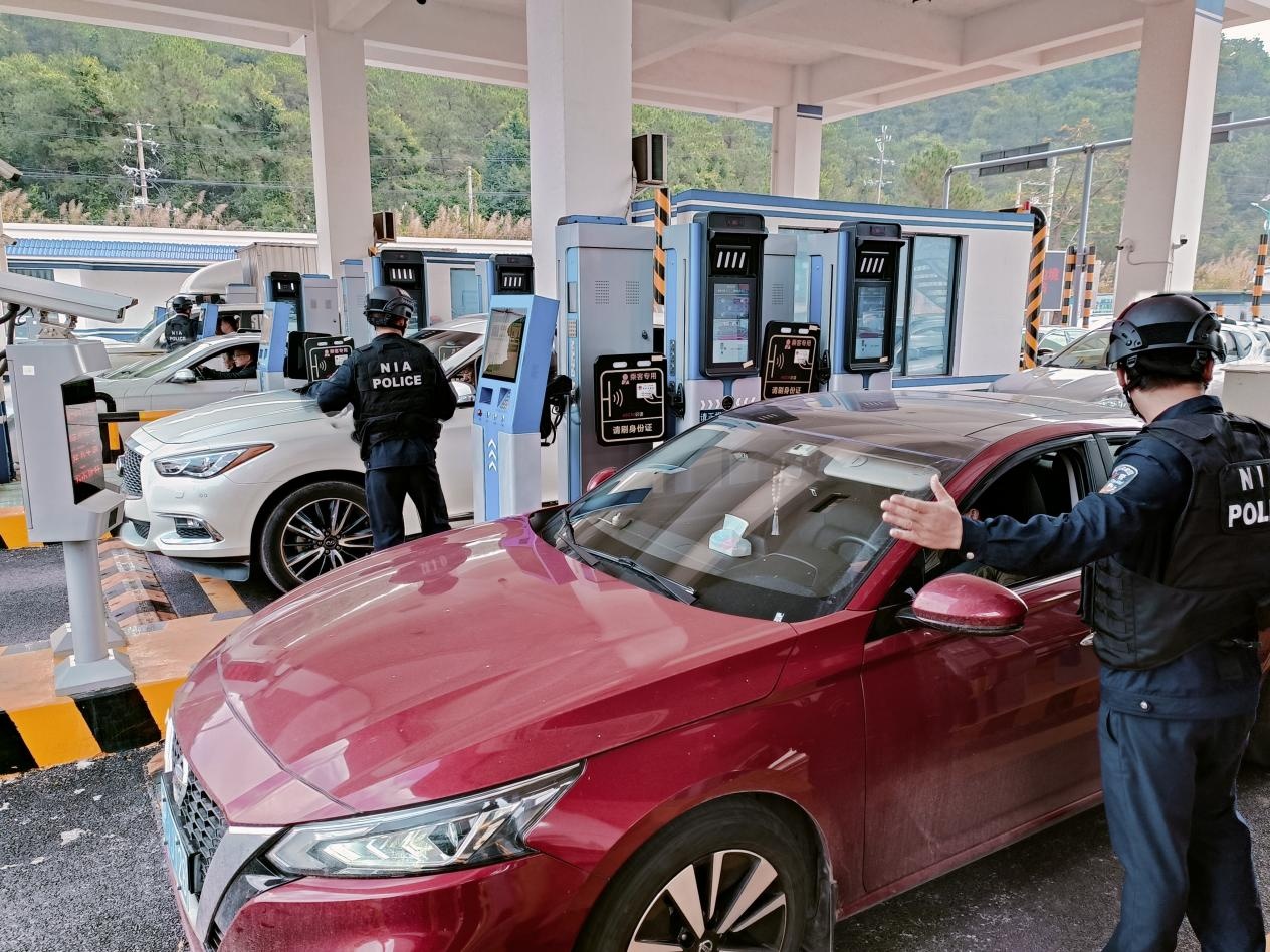 广西东兴口岸今年出入境人员突破200万人次