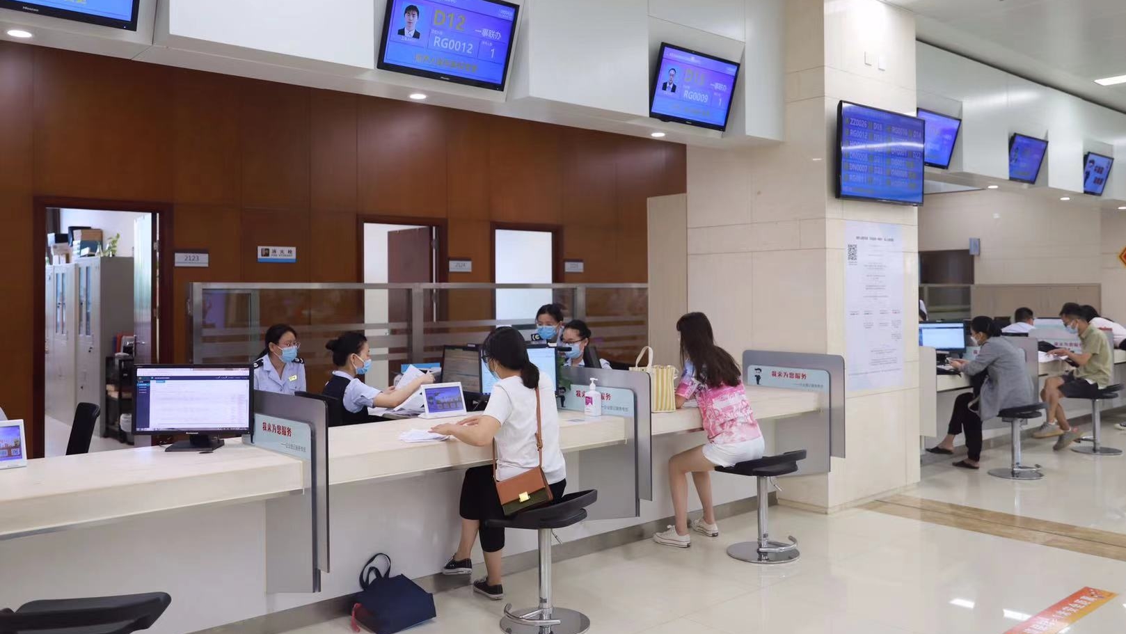 科大智能募投项目实施地点疑两次变更，2025年下半年实控人套现2.5亿元