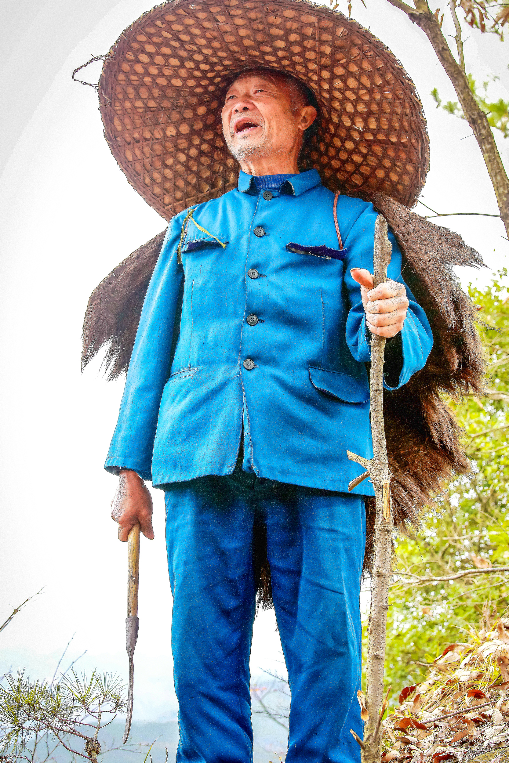 大巴山深处的“美丽工坊”：苗绣织新生 残缺亦有光