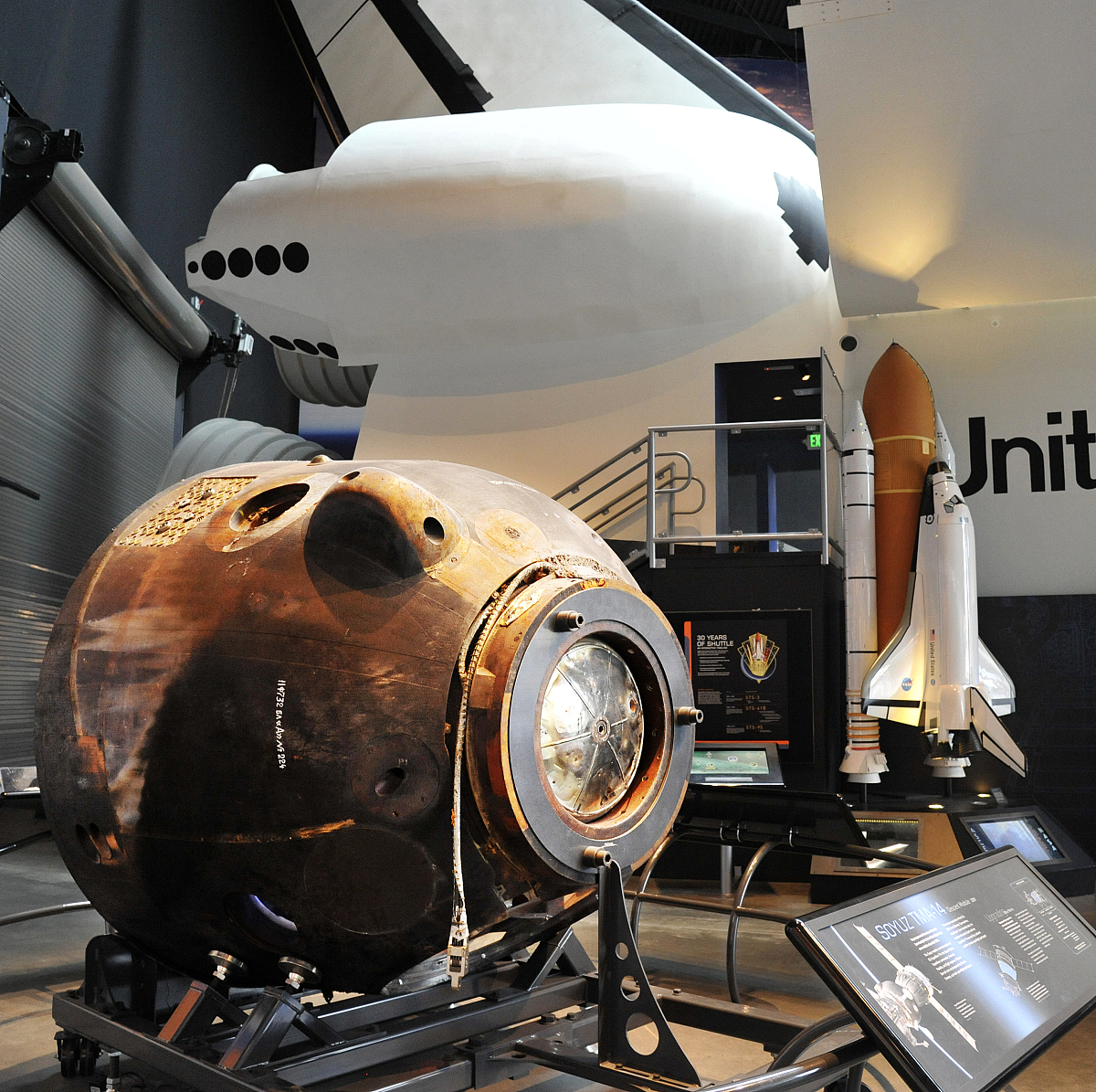 美“阿耳忒弥斯2号” 任务打破人类距离地球最远飞行纪录