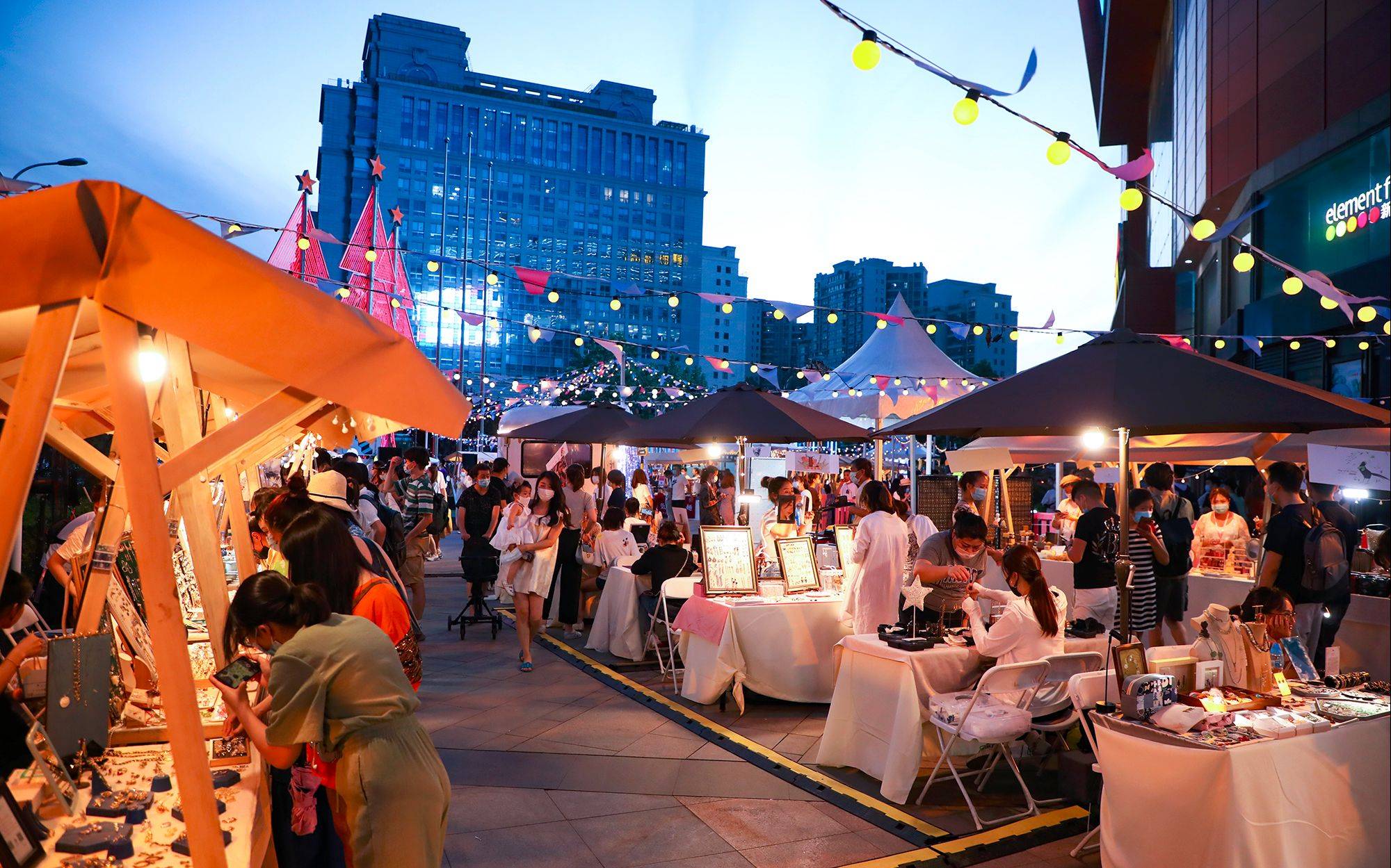 深圳楼市再现“连夜排队买房”？现场秩序一度混乱，开发商致歉，啥情况？