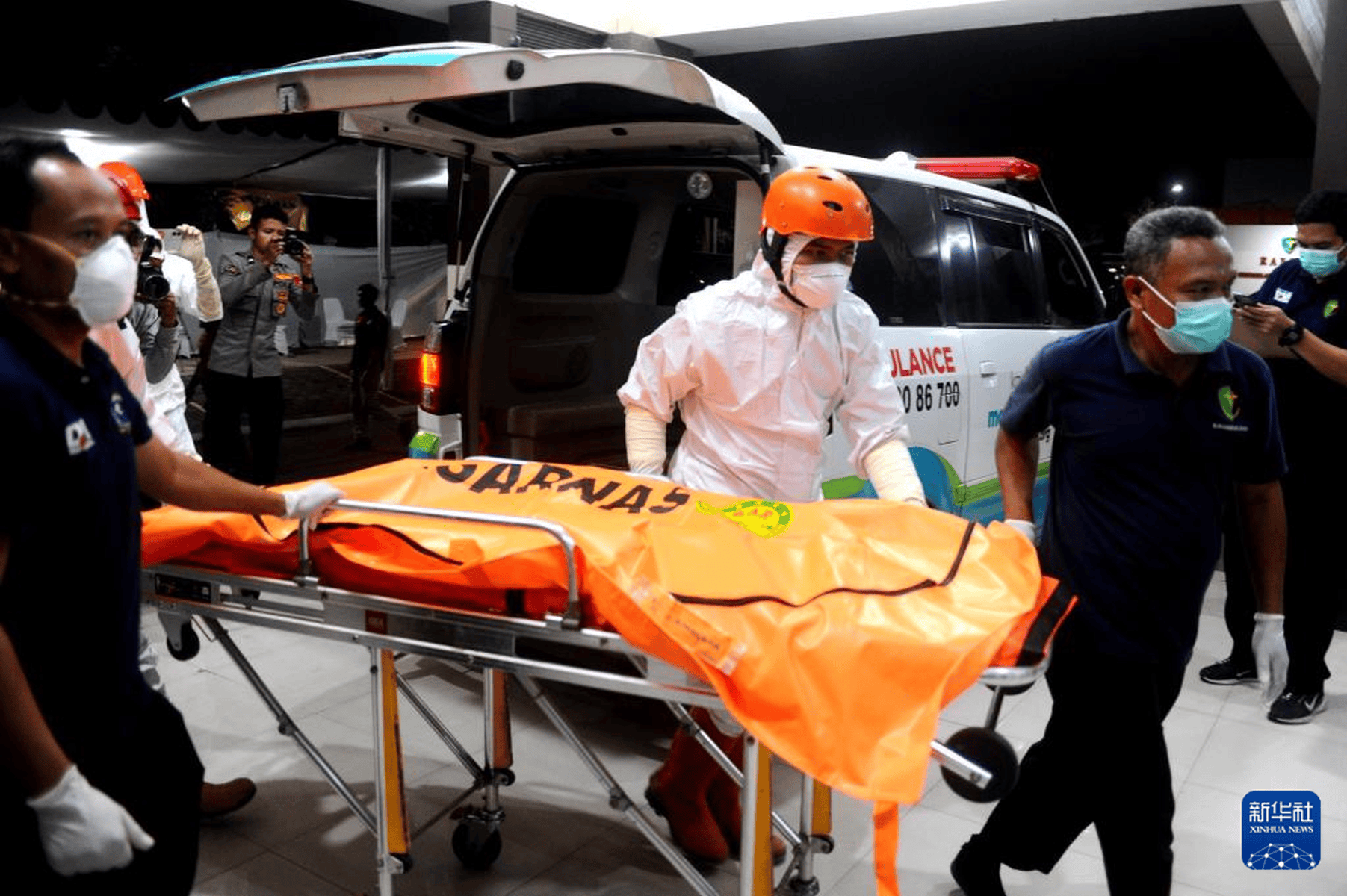 印尼失联直升机确认坠毁 机上8人全部遇难