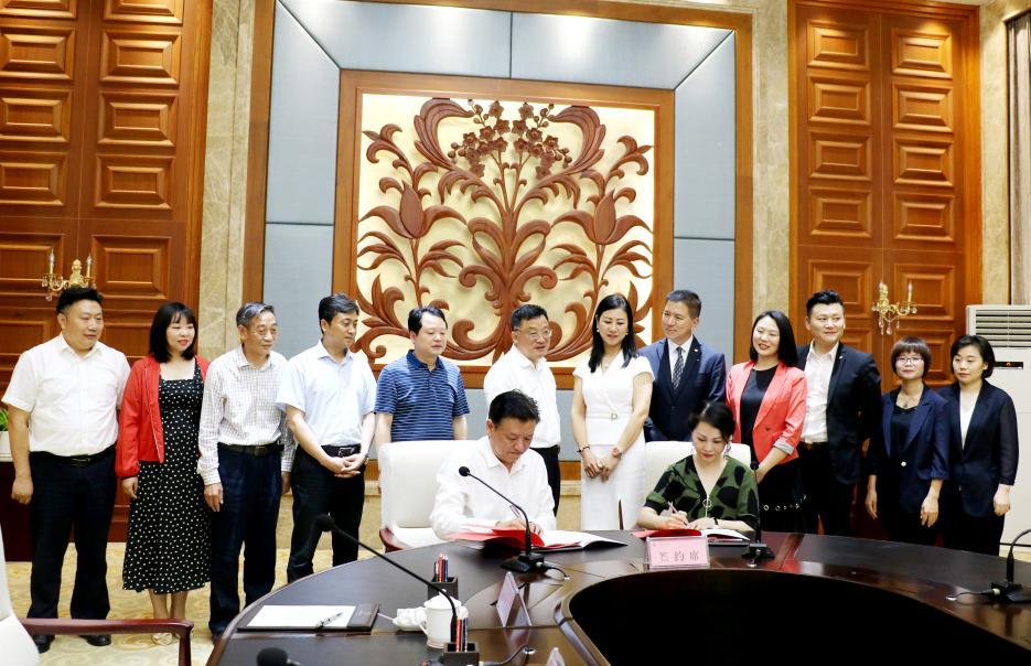 直通消博会|金价回调,金饰价格怎么定?六福集团王巧阳:结合市场实际审慎评估