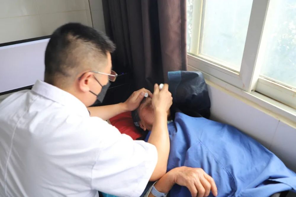 跨越千里的“医”靠