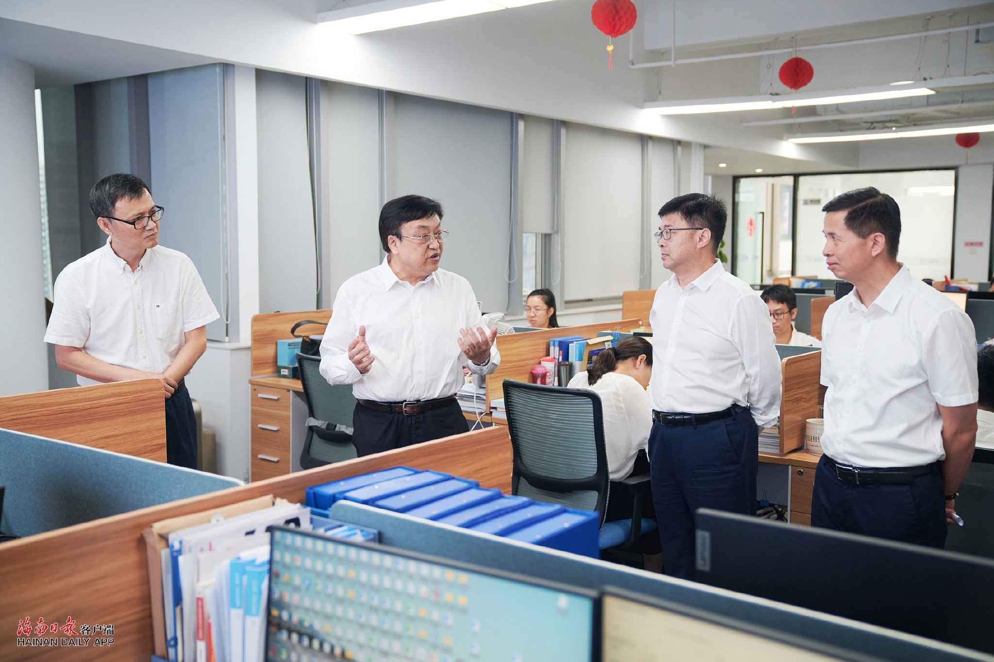 海南省委书记冯飞、省长刘小明会见国际奥委会终身名誉主席巴赫