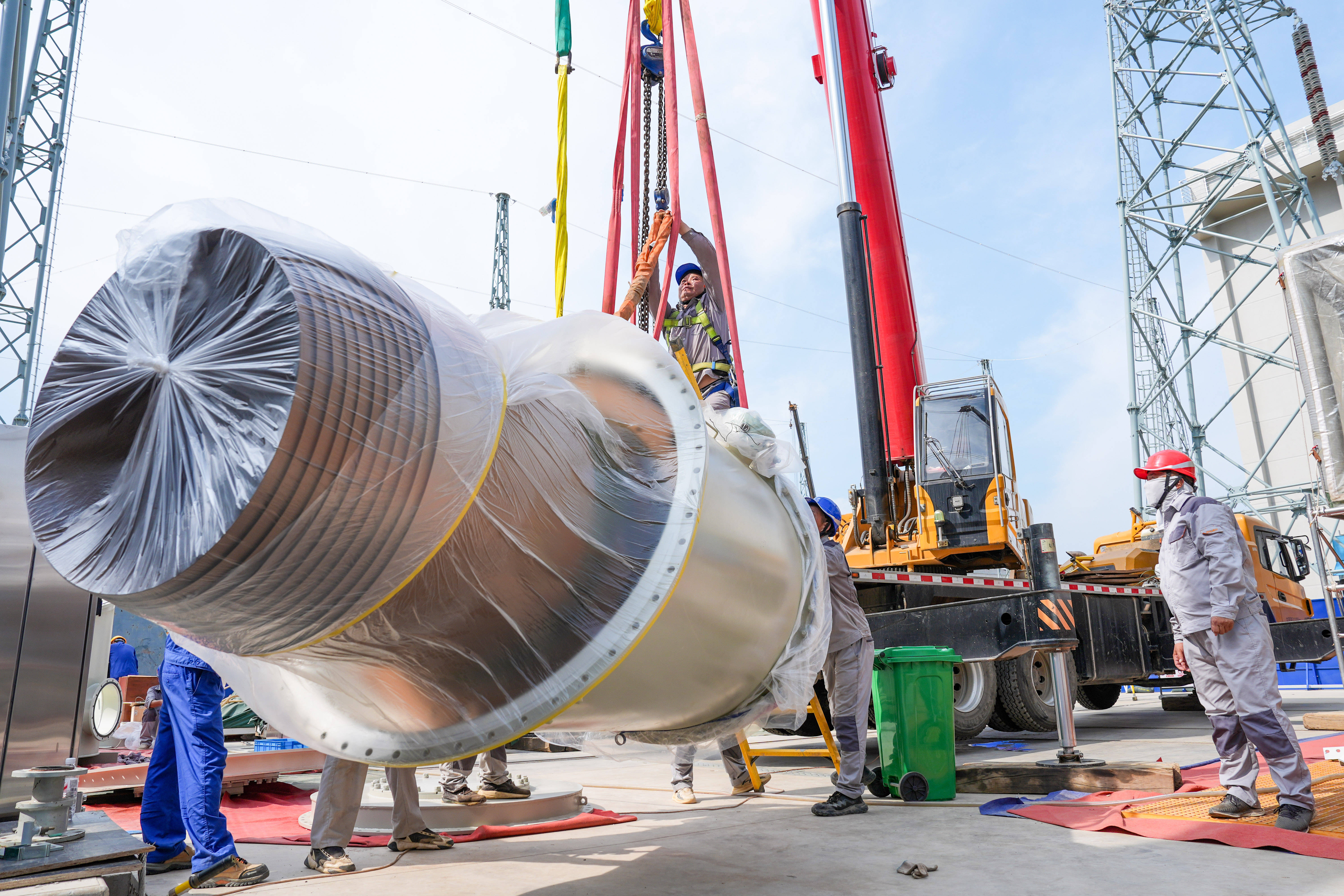 新疆海拔最高超高压变电站进入设备安装阶段