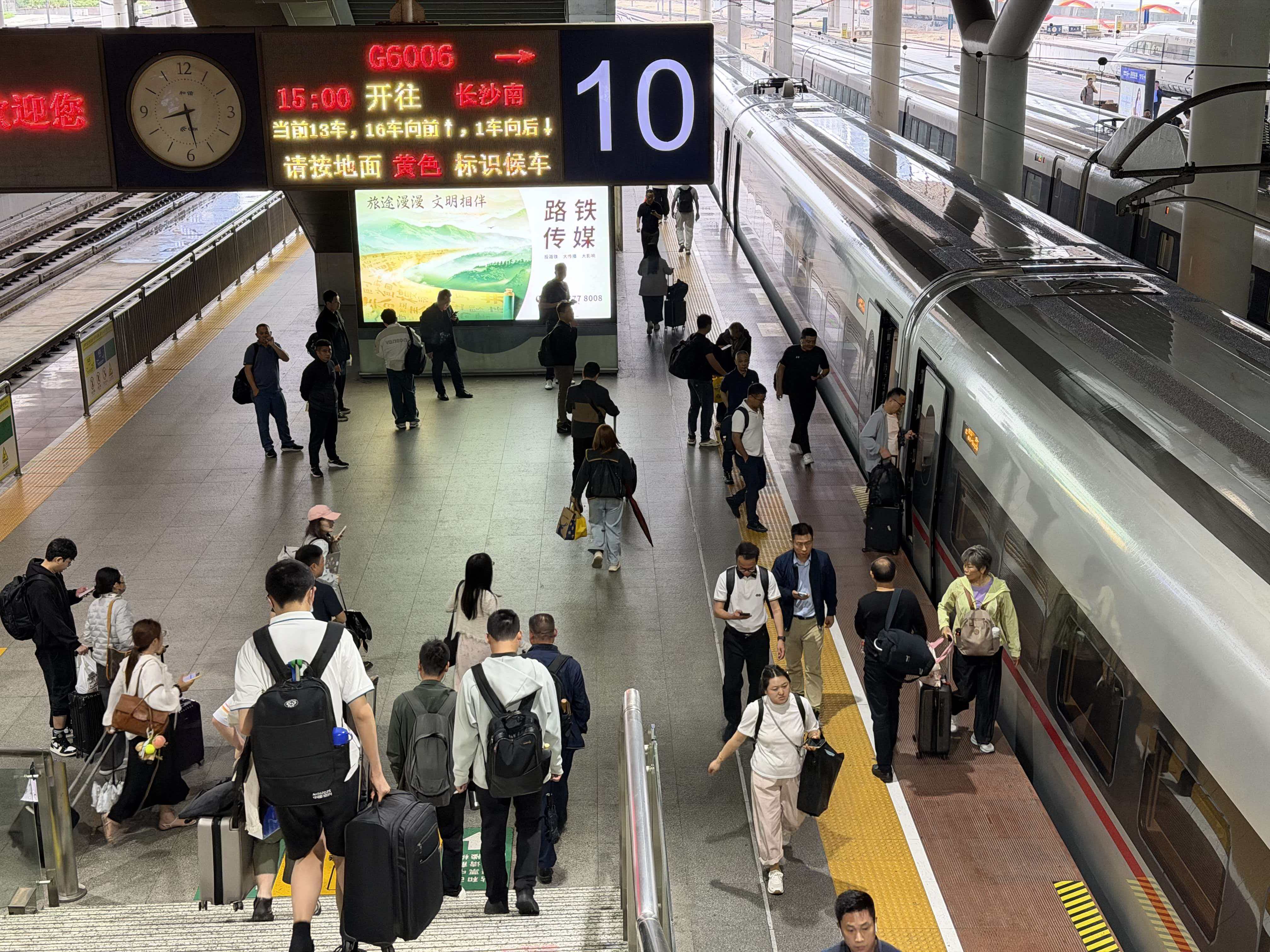 出行需求旺盛 广铁警方力保“五一”假期旅客出行顺畅