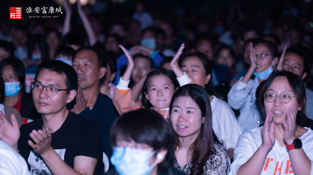 “没叫到号不要往前挤了”！5万元/㎡单价、数百人连夜排号，北京朝阳区国资委近200套现房开卖