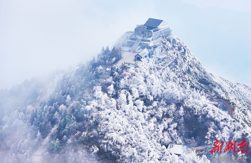 云南“五一”假期多地降雪 呈反季冰雪景观